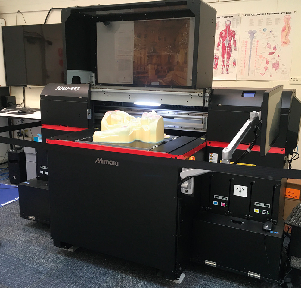 Large models can be printed in a single piece due to the 3DUJ-553's print volume