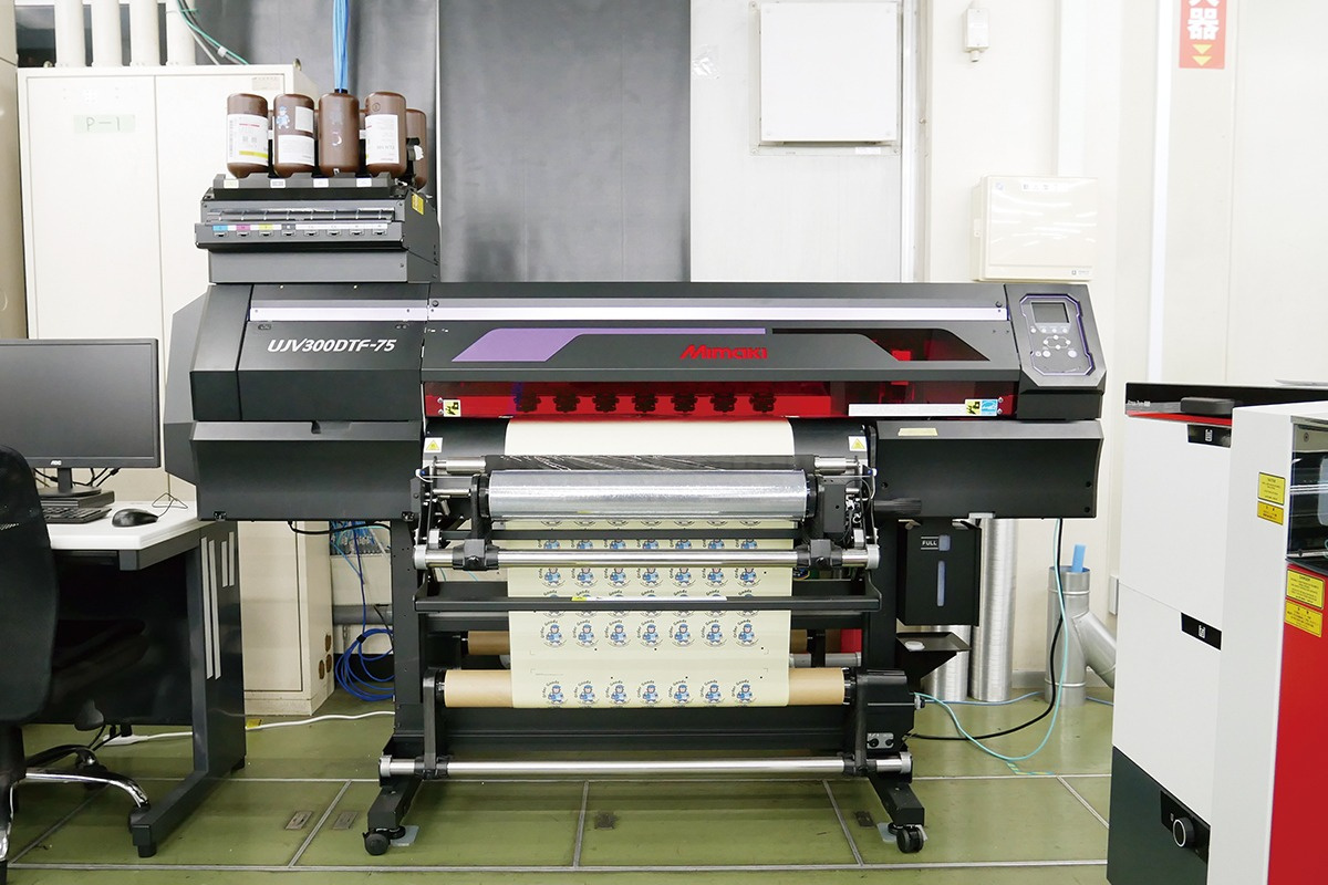 UV-DTF printer "UJV300DTF-75" was introduced at the Yokohama Factory in September 2025.