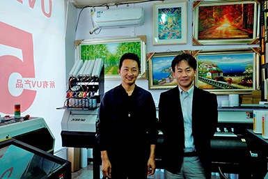 Beijing Yunjie Zhicheng Trading Co., Ltd.: Manager Liu (Left)