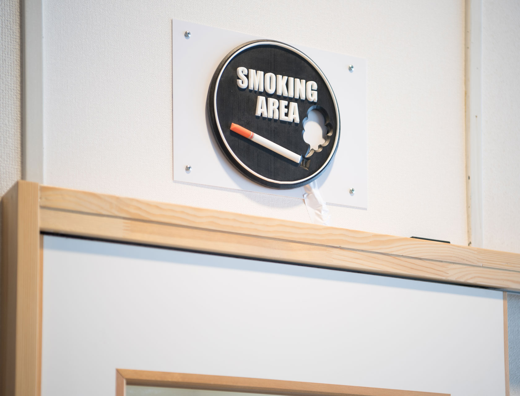 Pictgram sign (Smoking area)